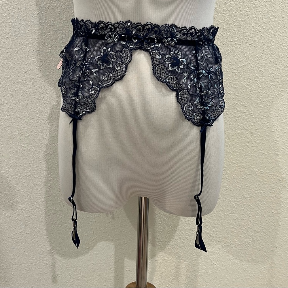 NEW Victoria’s Secret Very Sexy Garter Belt Floral Lace Allure M/L Navy Blue